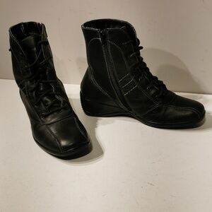 Manathan Women's Leather Lace Up Side Zip boots